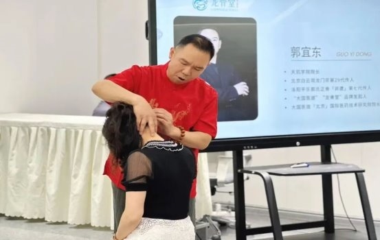 龙骨七艺八法融合AI科技，开启数智健康新时代