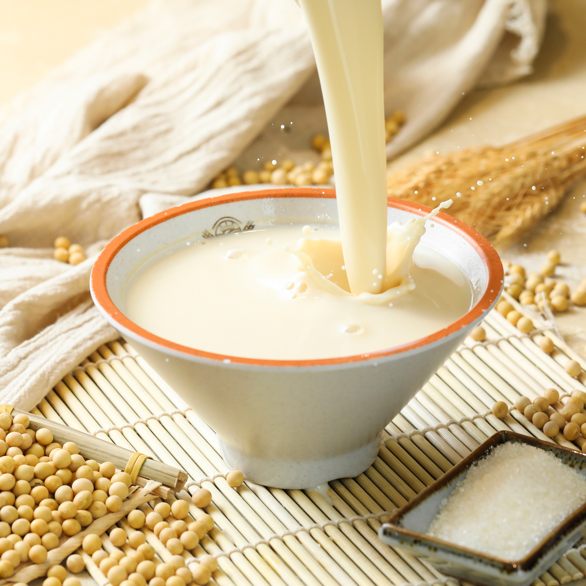 豆浆和牛奶，哪种营养价值更高？这几类人千万别选错